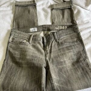 GAP women’s  Skinny Jeans in grey